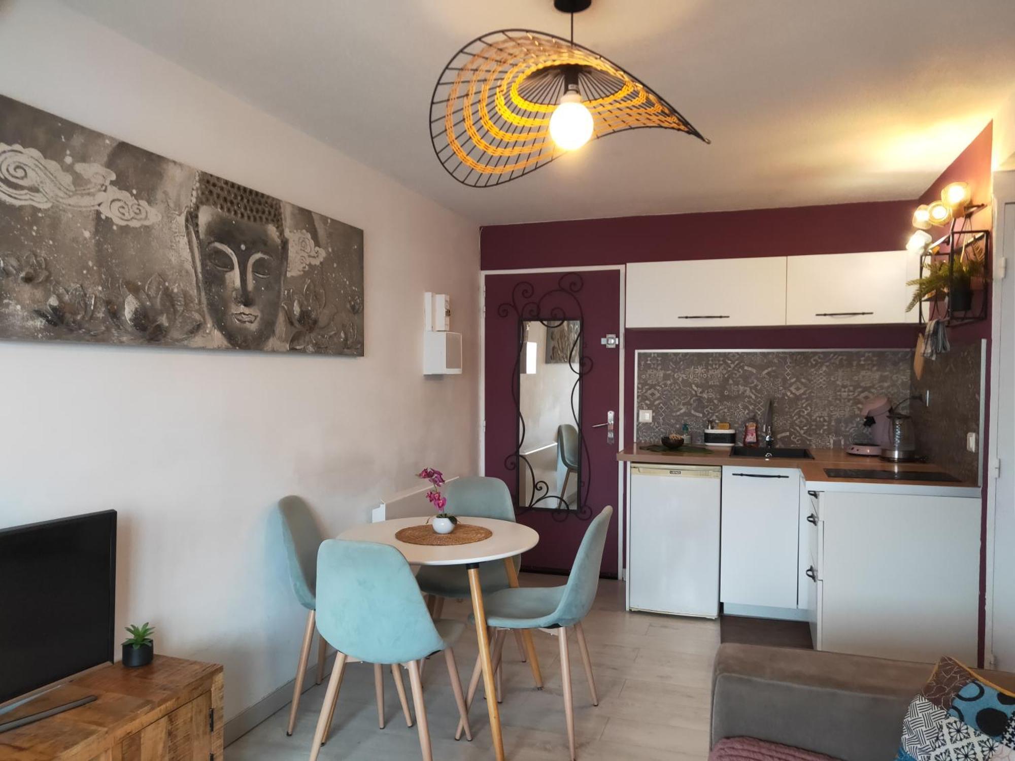 Apartment La Perle Marine: Cozy Beachside With Marina View