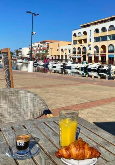 Apartment La Perle Marine: Cozy Beachside With Marina View